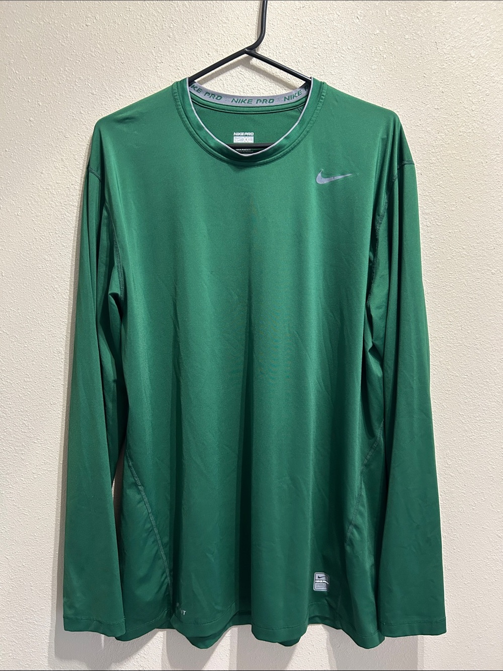 Nike Men's Long-Sleeve Athletic Shirt in Green with Swoosh
